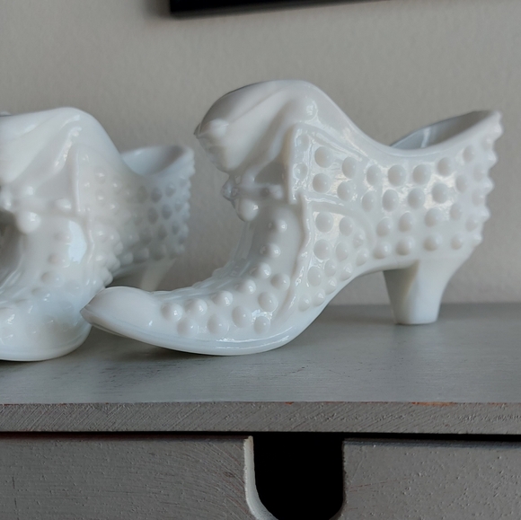 Fenton hobnail milk glass trinket shoe For sale individually - Picture 4 of 9